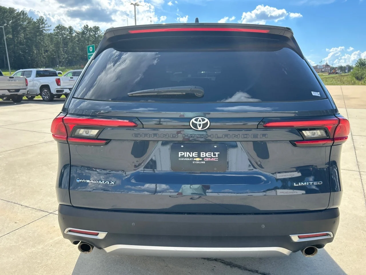 Used 2024  Toyota Hybrid MAX Limited image 6