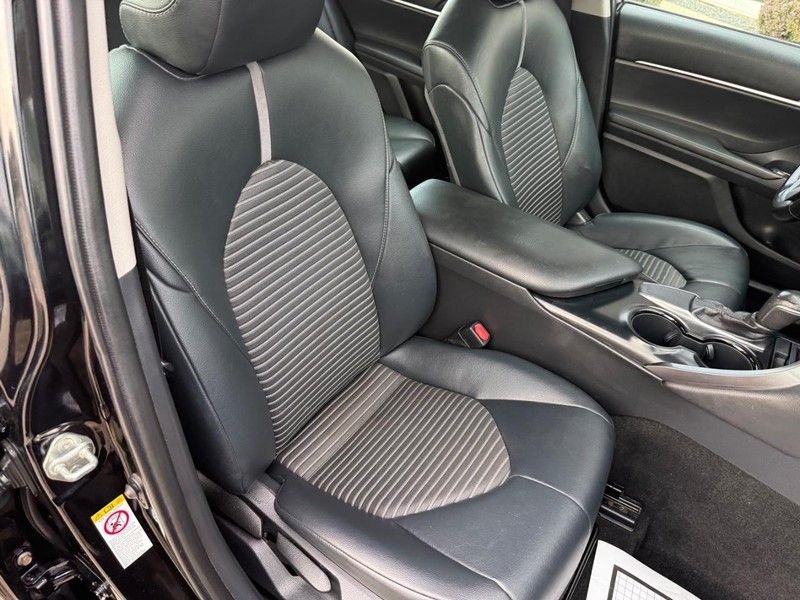 Used 2019 Midnight Black Metallic Toyota SE image 11