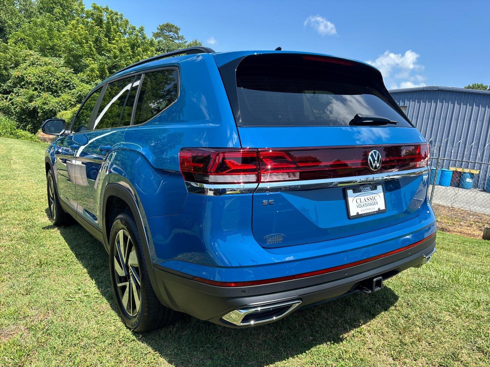 New 2026 mountain lake blue metallic VOLKSWAGEN 2.0T SE w/Technology image 3