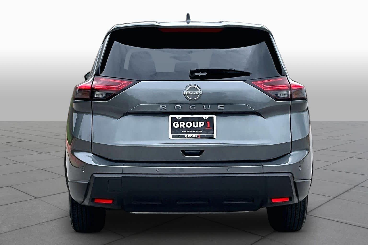 Certified Used 2025 Gun Metallic Nissan SV image 5