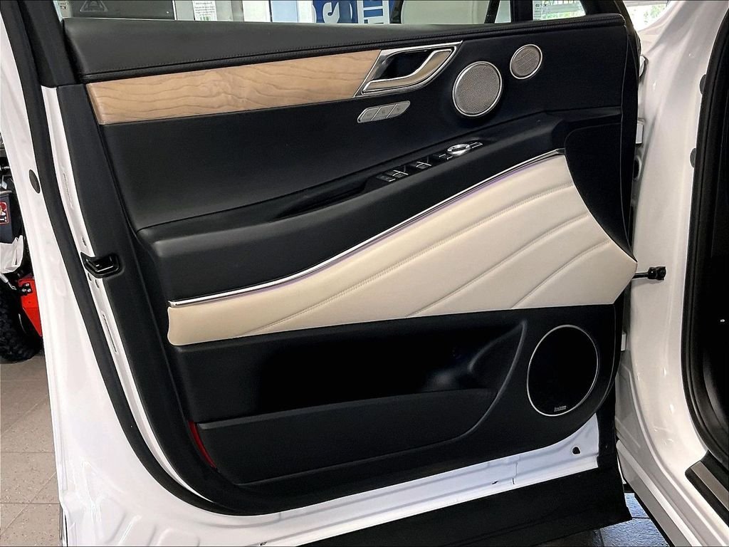 Used 2023 White Genesis 2.5T image 9