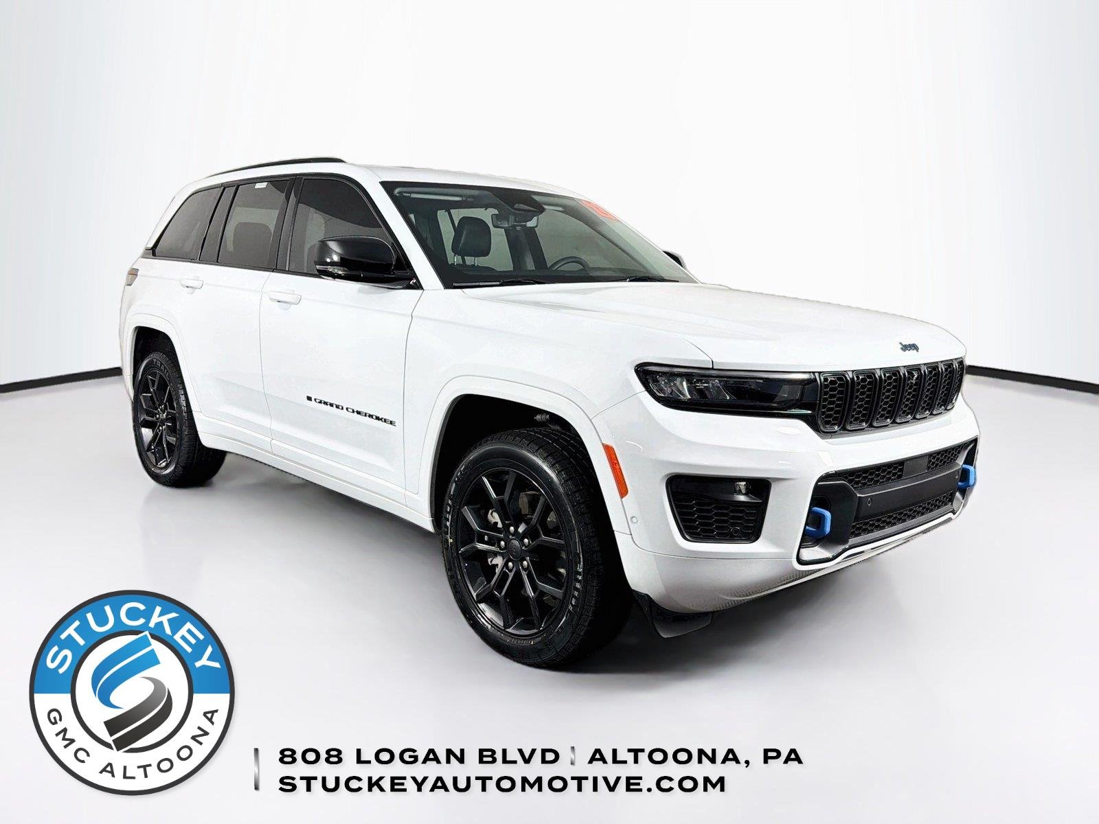 Used 2023  Jeep 30th Anniversary image 1