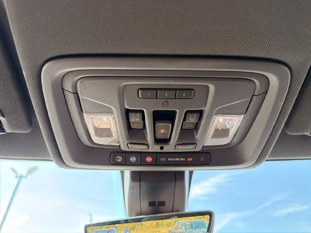 Used 2019 IRIDESCENT PEARL TRICOAT Chevrolet High Country image 38