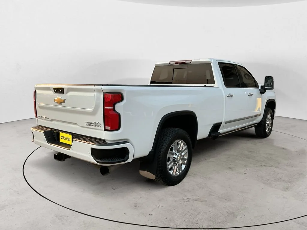 Used 2024 Summit White Chevrolet High Country image 5