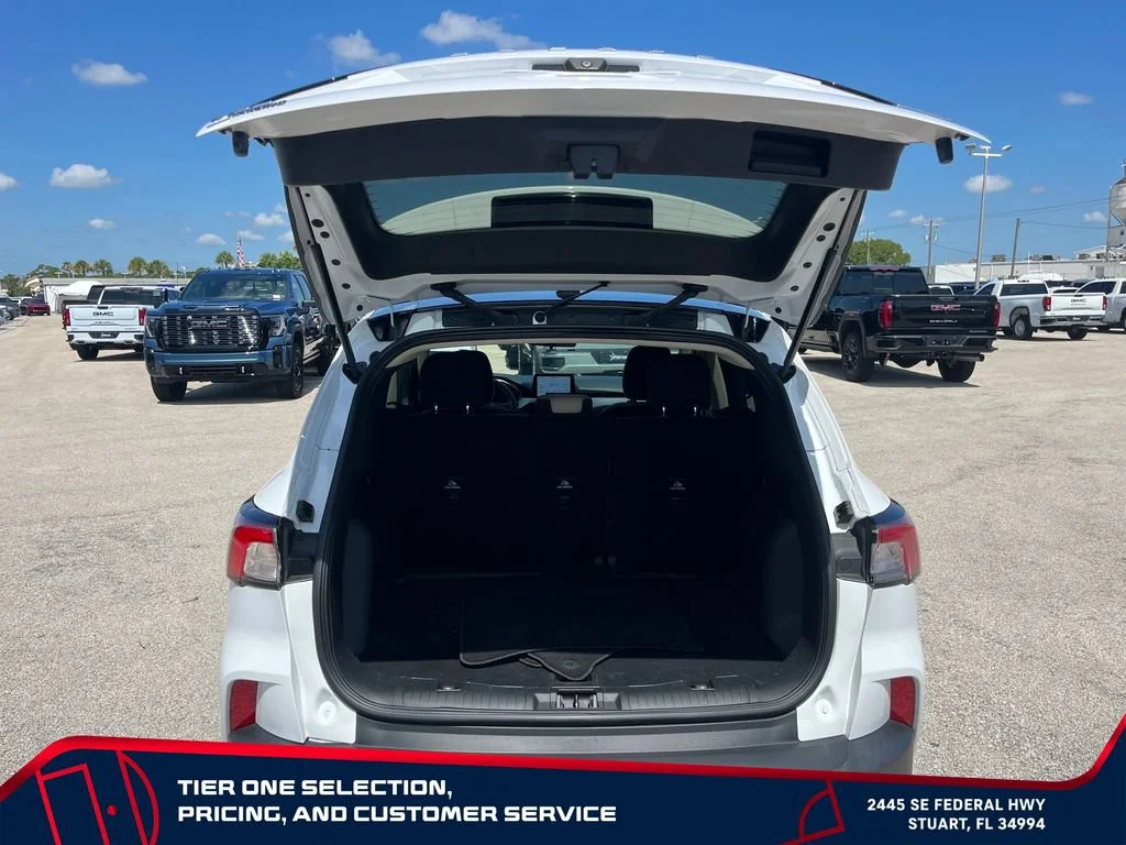 Used 2020 White Ford SE image 10