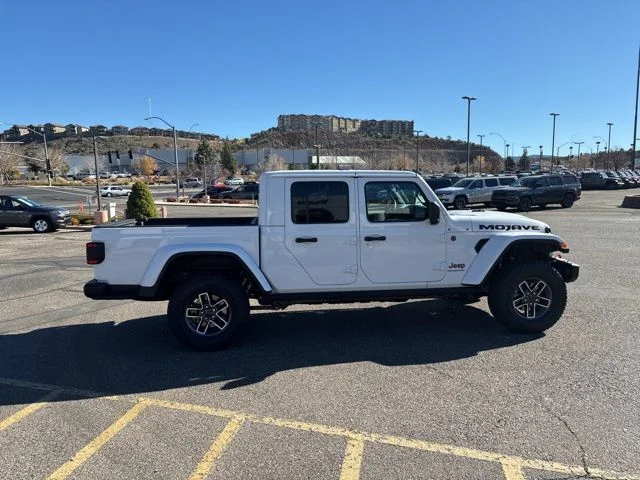 New 2026 Bright White Clear-Coat Exterior Paint Jeep Mojave X image 5