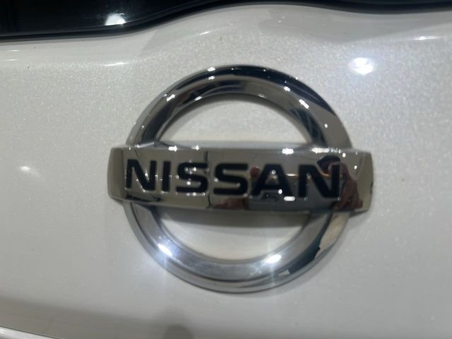 Used 2019 White Nissan SR image 27