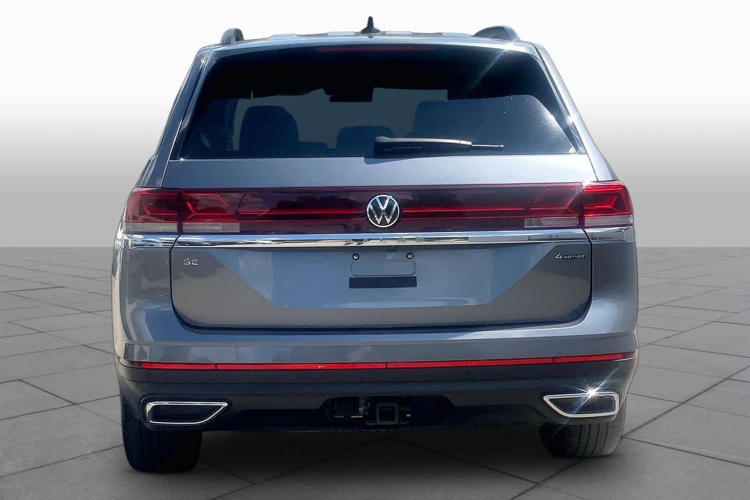 Used 2025 Pure Gray Volkswagen 2.0T SE w/Technology image 5