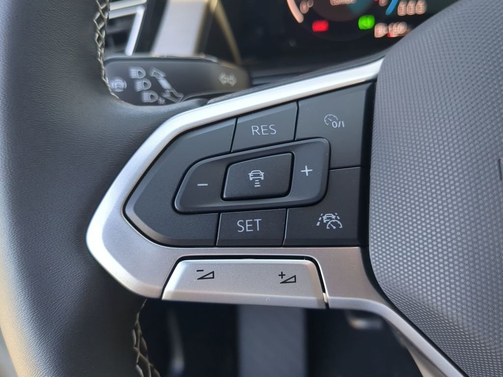 New 2026 White/off-white Volkswagen 2.0T SE w/Technology image 28