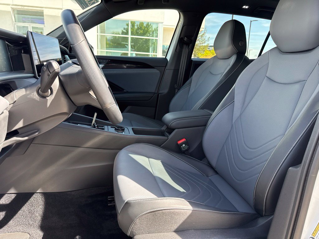 Certified Used 2026  Volkswagen SE R-Line Black image 10