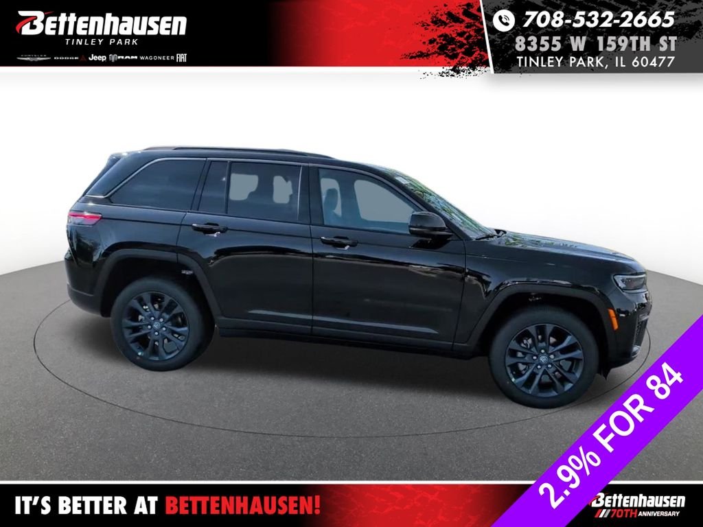New 2026 Diamond Black Crystal Pearl-Coat Exterior Paint Jeep Limited image 3