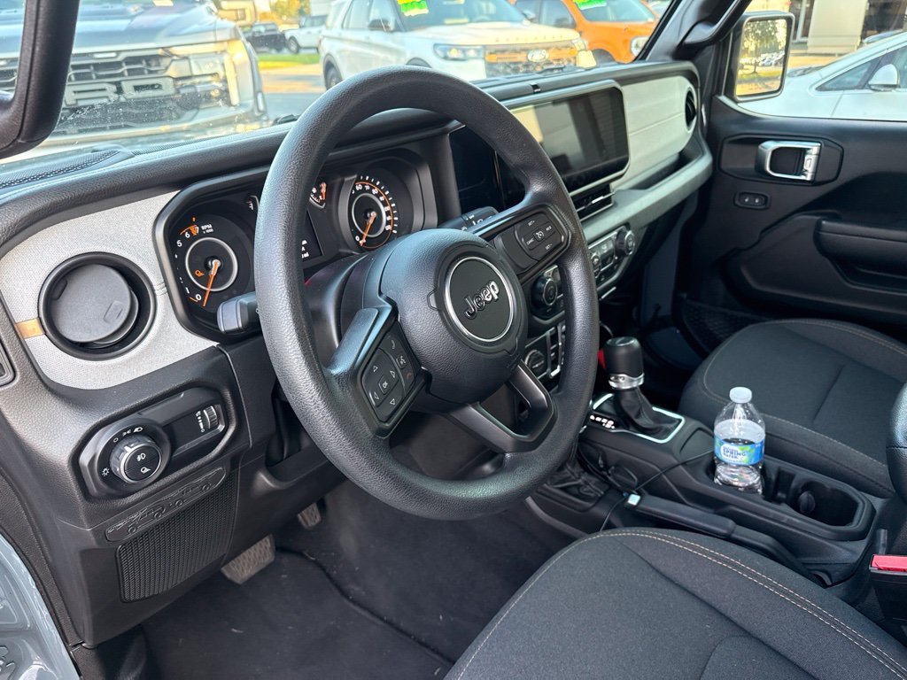 Used 2025 Gray Jeep Nighthawk image 7