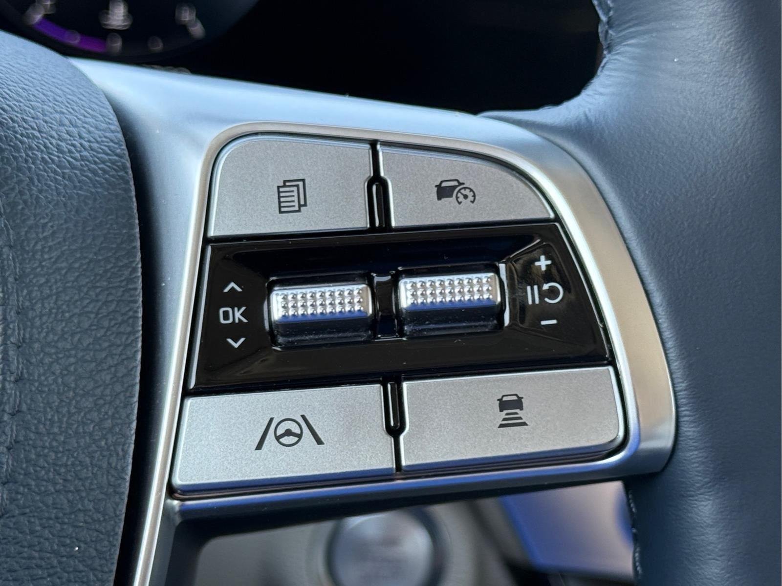 Used 2023 Glacial White Pearl Kia SX image 28