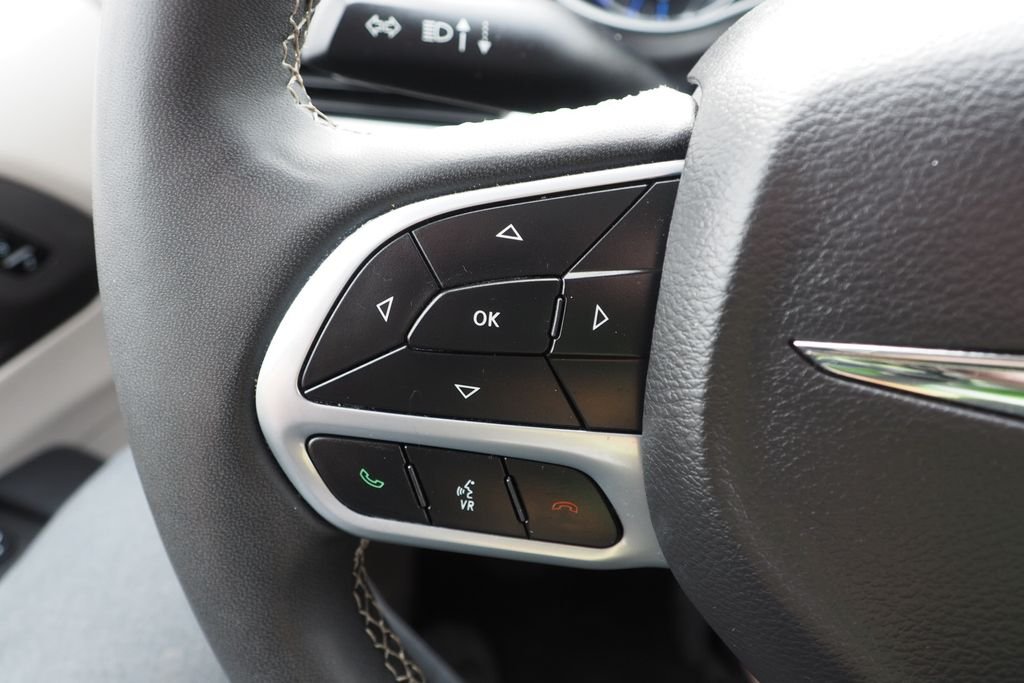 Used 2024 Black Chrysler Touring L image 27