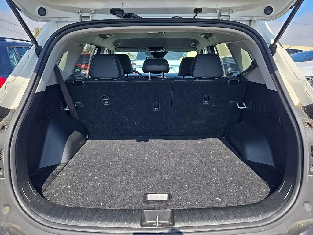Used 2024 White Kia EX image 19