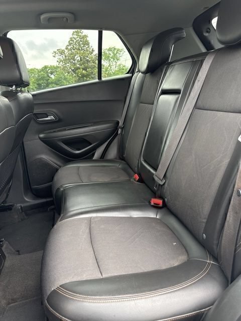 Used 2018 SILVER ICE METALLIC Chevrolet LT image 16