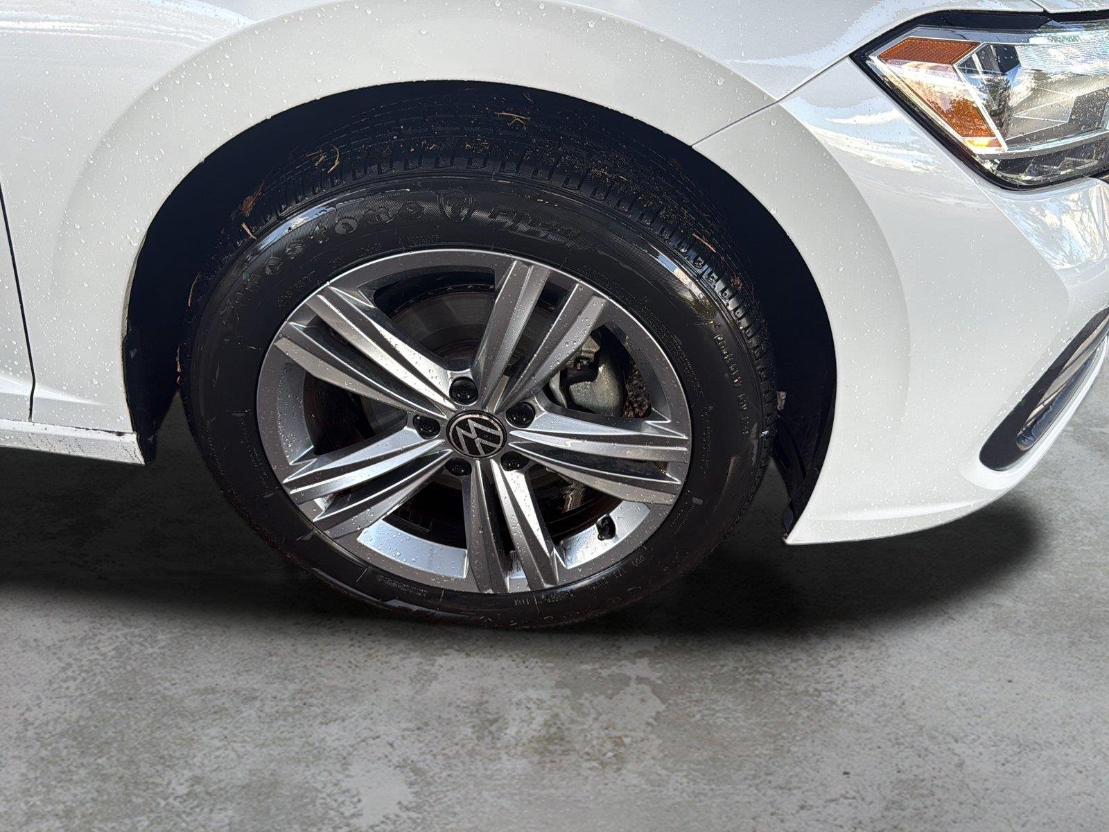 Used 2024 Opal White Pearl Volkswagen SE image 5