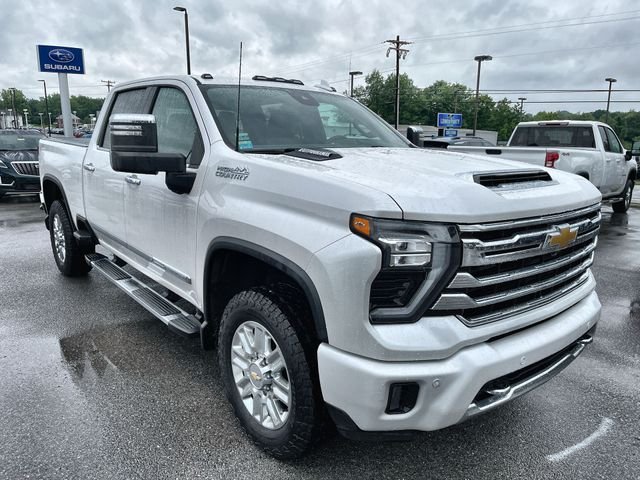 Used 2024 Beige Chevrolet High Country image 10