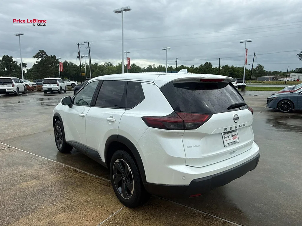 Certified Used 2025 Everest White Pearl Nissan SV image 5