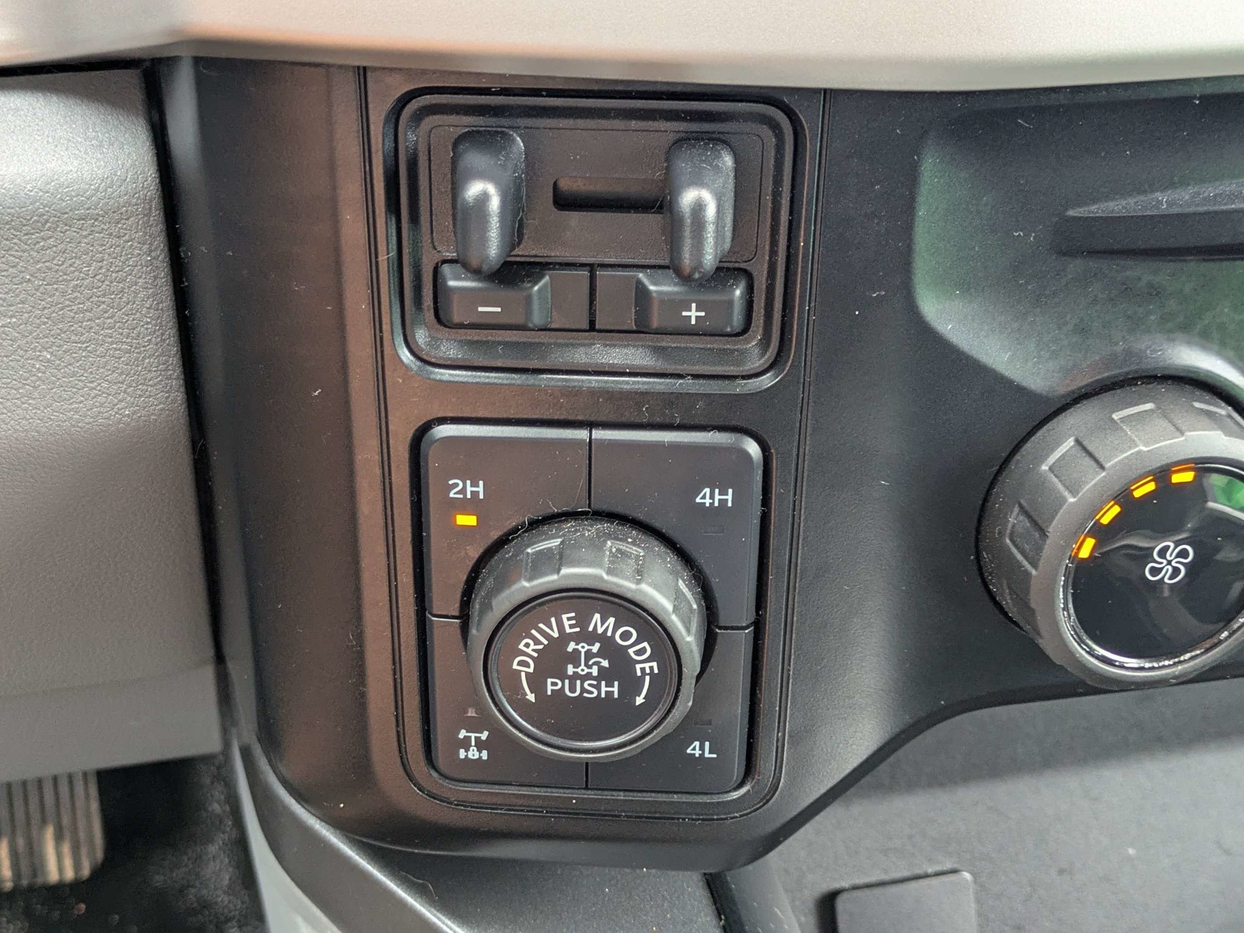 Used 2023  Ford XLT image 28