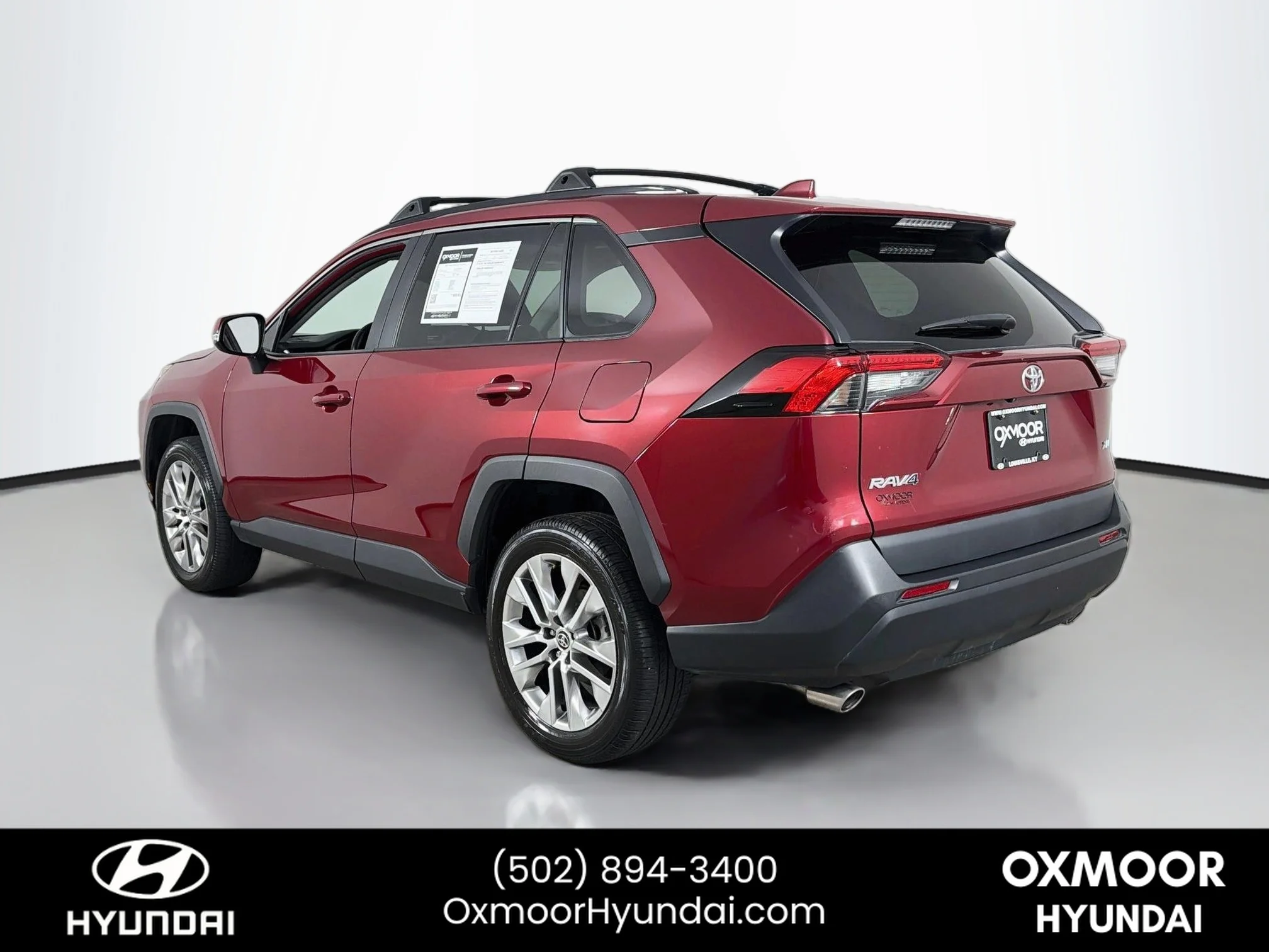 Used 2025 Ruby Flare Pearl Toyota XLE Premium image 5