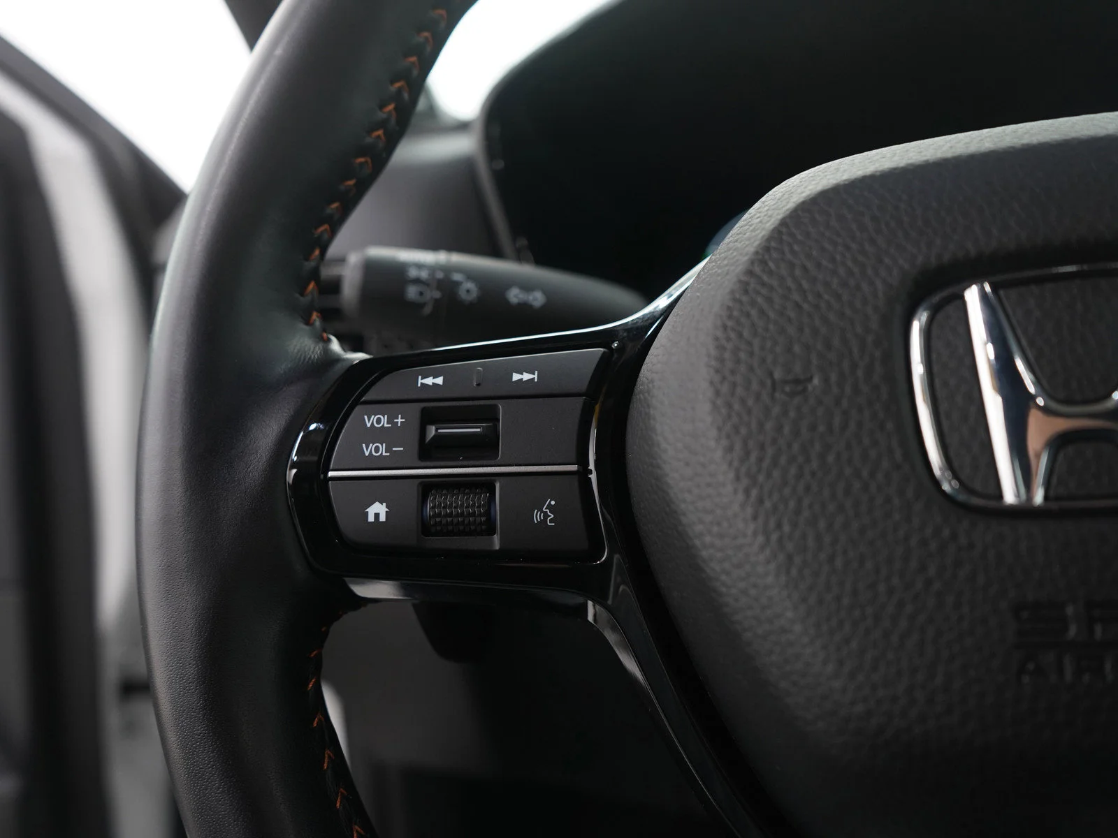 Used 2025 Platinum White Pearl Honda Sport Touring AWD image 28
