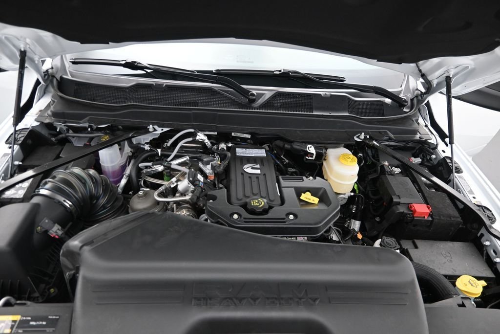 New 2026 Bright White Clearcoat RAM Tradesman image 17