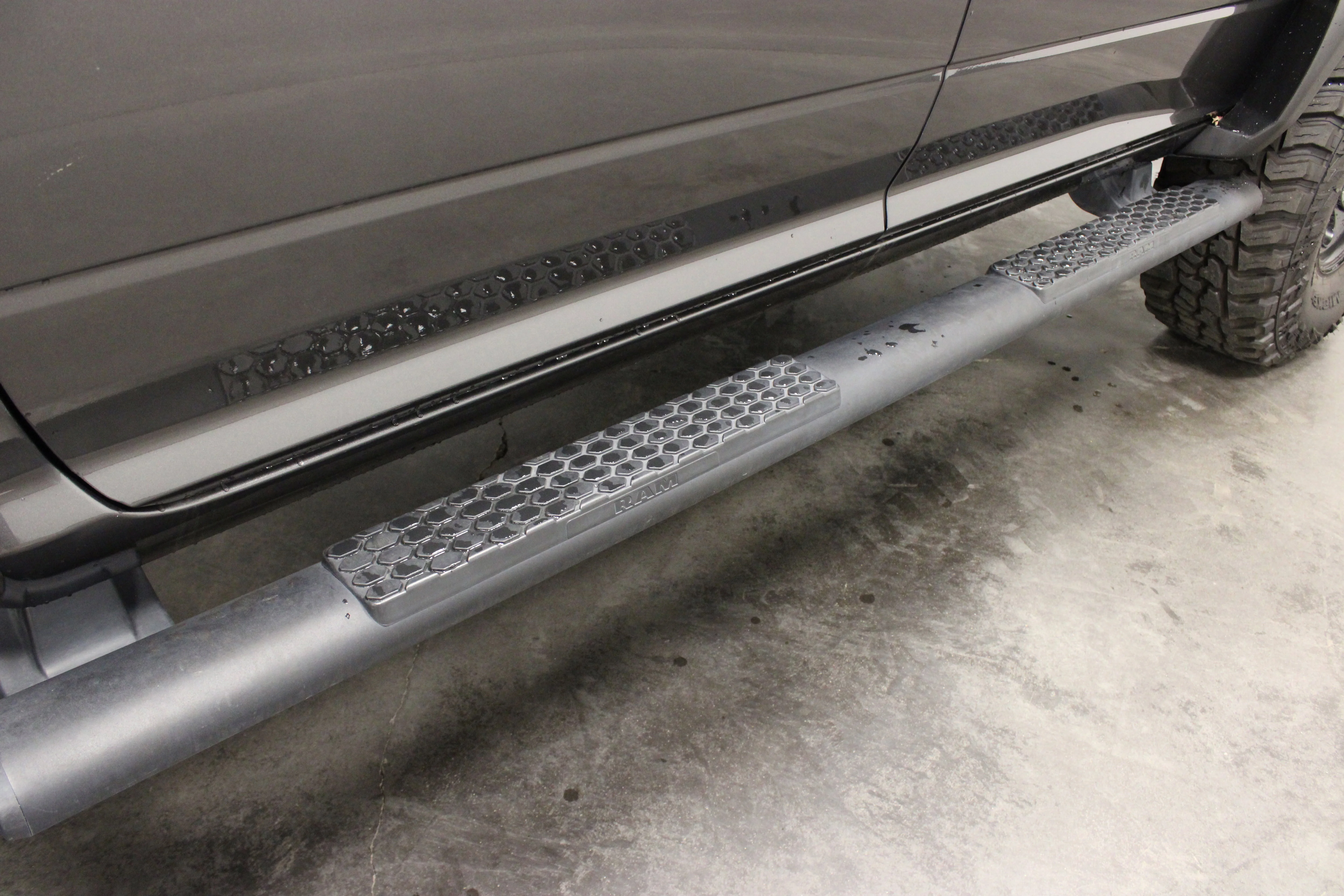 Used 2023 Granite Crystal Metallic Clearcoat Ram Laramie image 10