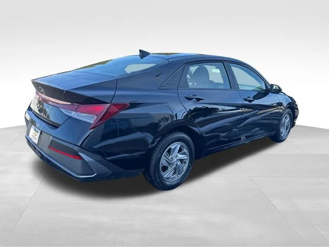 Used 2025 Black Hyundai SE image 6