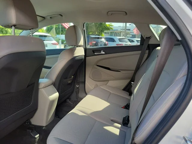 Used 2021 White Hyundai SE image 10