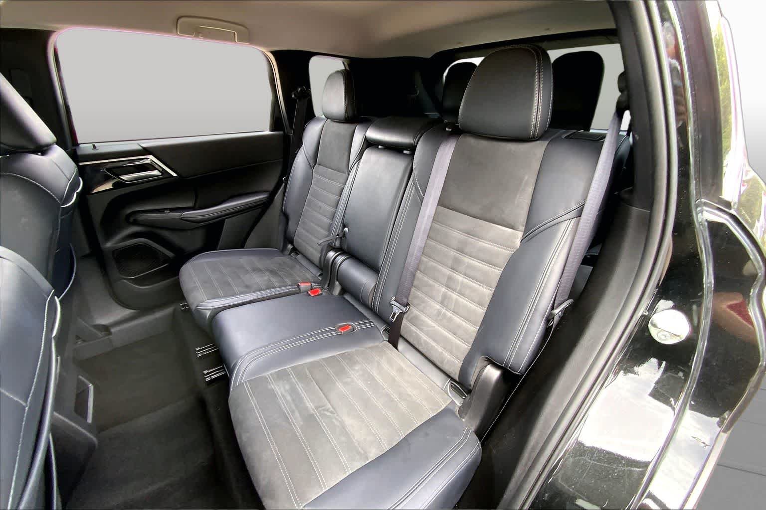 Used 2024 Black Diamond Mitsubishi SE image 20