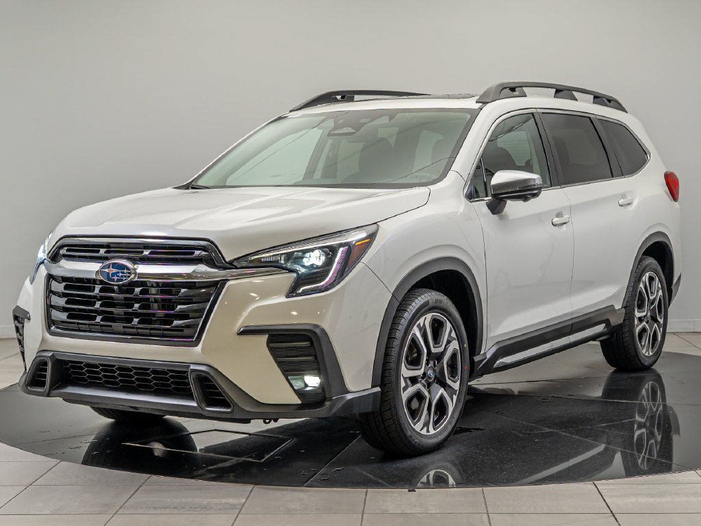 Used 2023 Crystal White Pearl Subaru Limited image 1