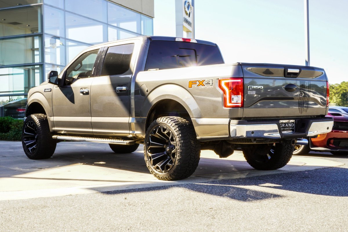 Used 2016 Gray Ford XLT image 11
