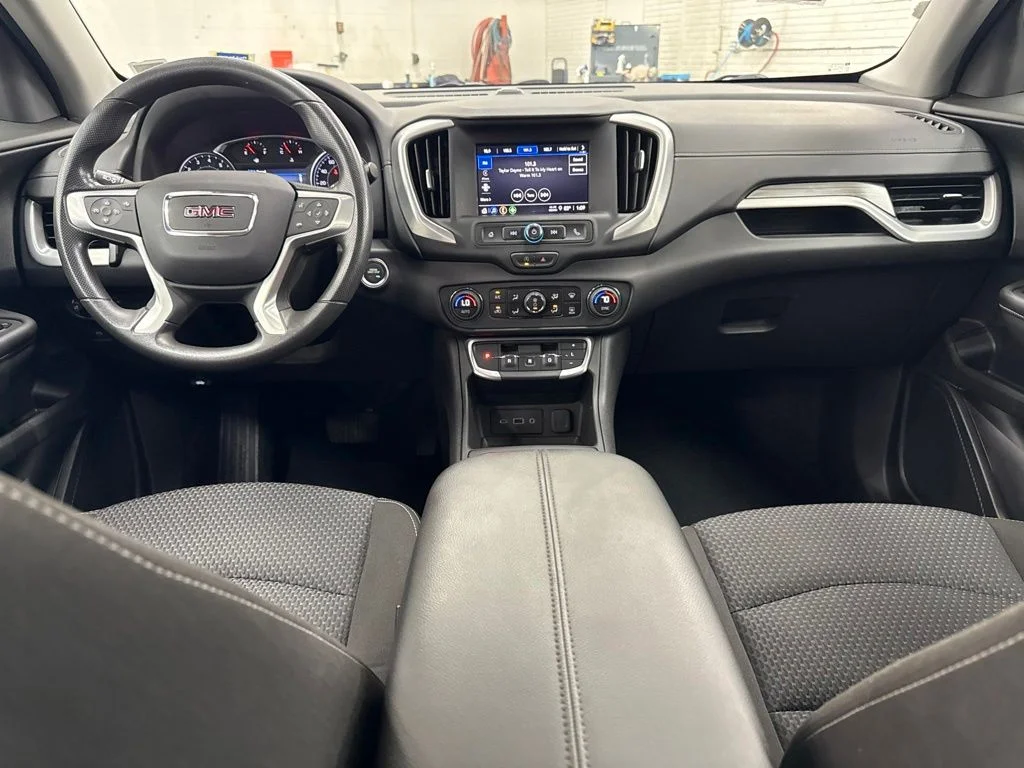 Used 2024 White GMC SLE image 17