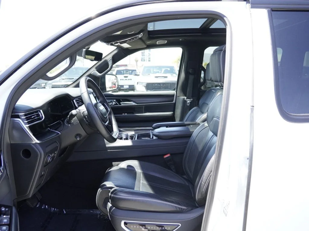 2024 Jeep Grand Wagoneer L Series II - Photo 18