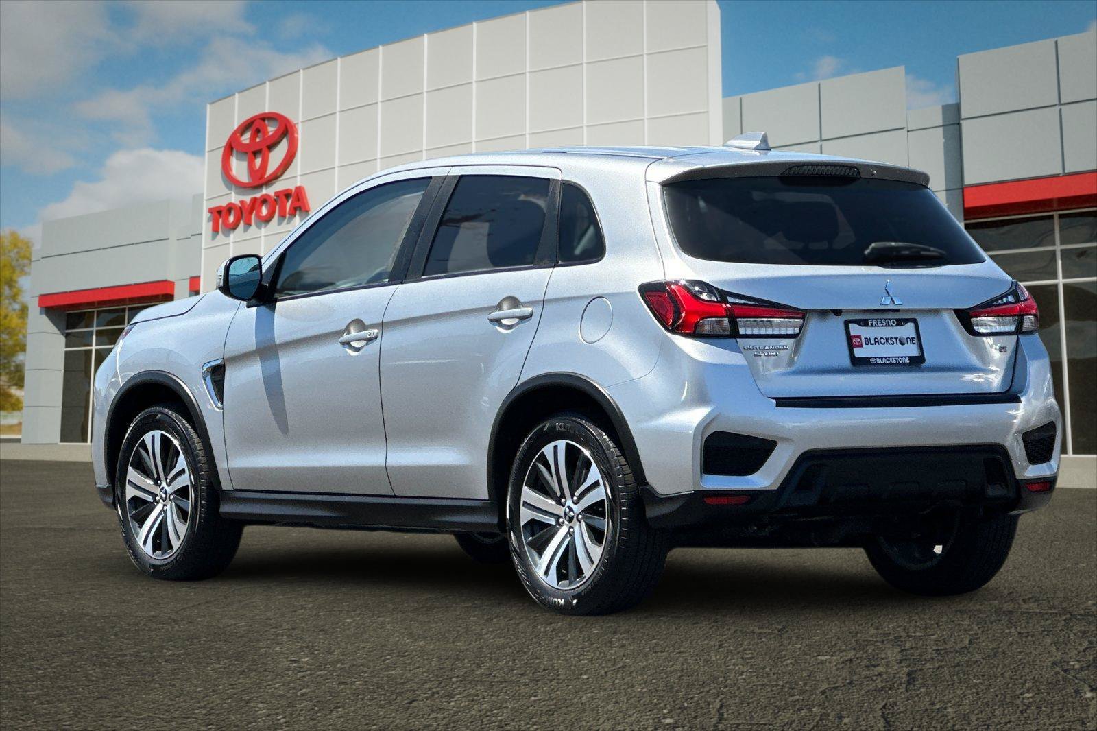 Used 2021 Alloy Silver Metallic Mitsubishi SE image 5