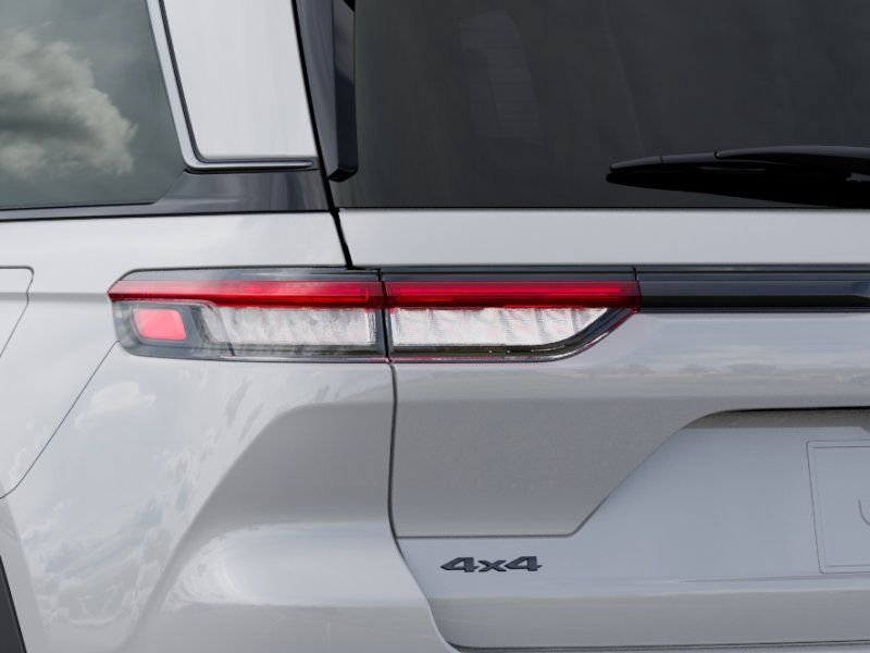 New 2026 Bright White Clear-Coat Exterior Paint Jeep Altitude image 9