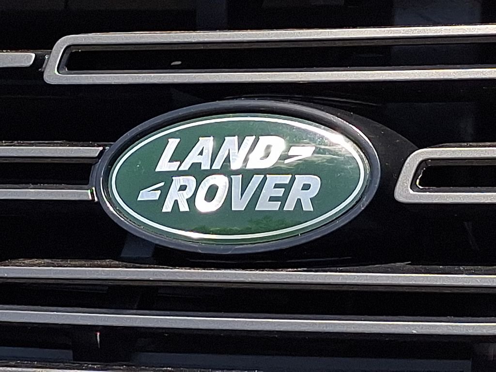 New 2026 Ostuni Pearl White Land Rover SE image 18