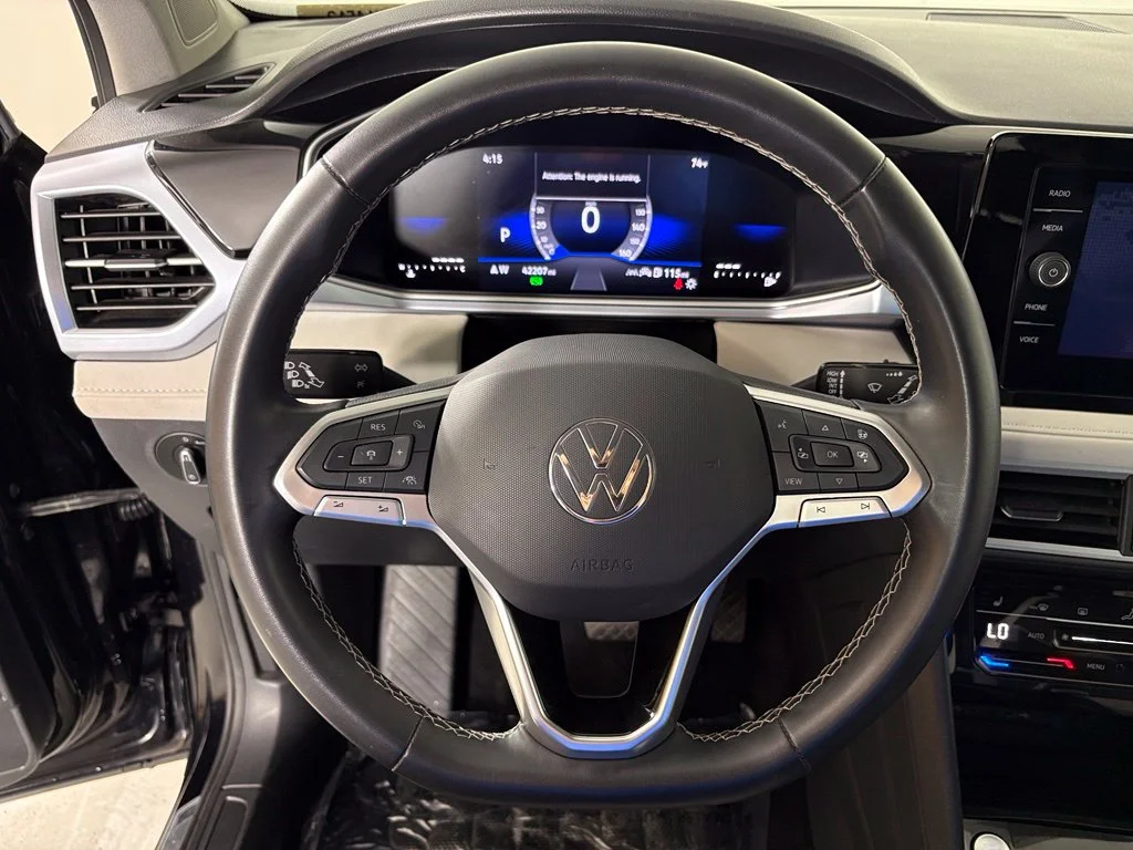 Used 2025 Black Volkswagen 1.5T SE image 18