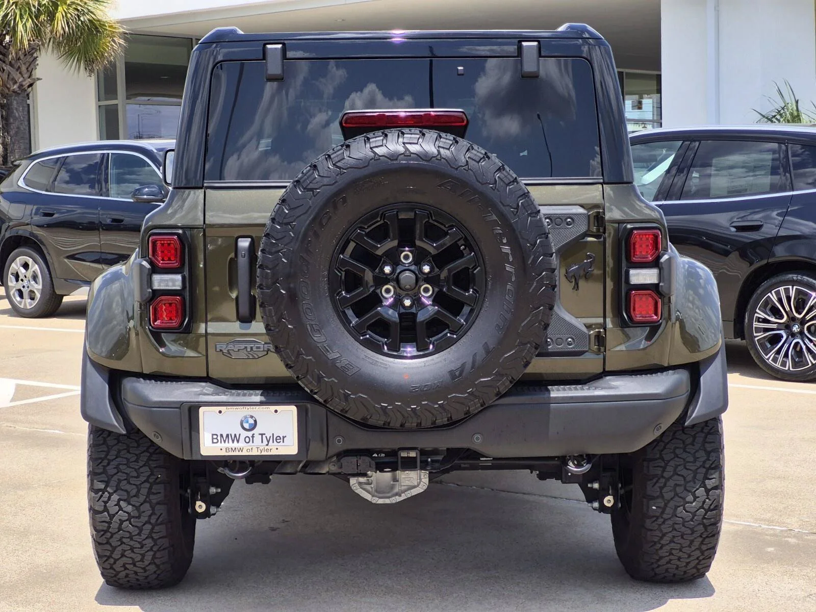 Used 2025 Shelter Green Metallic Ford Raptor image 5