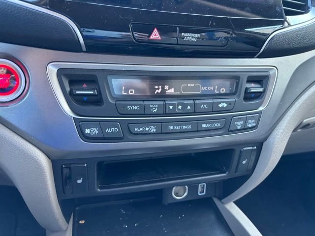 Used 2019 White Diamond Pearl Honda EX image 18