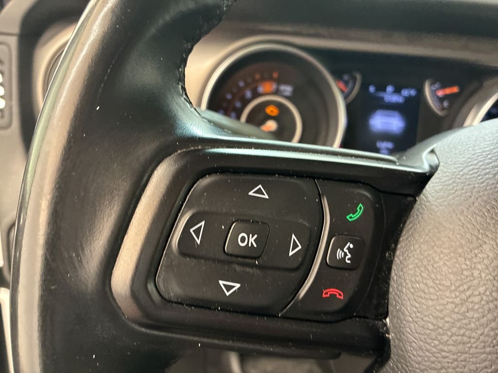 Used 2018 Silver Jeep Unlimited Sport S image 19