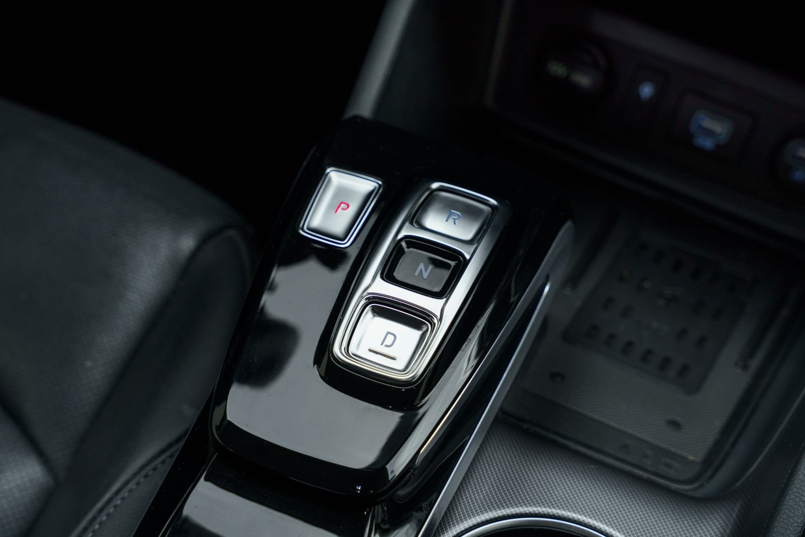 Used 2022 White Hyundai Limited image 30