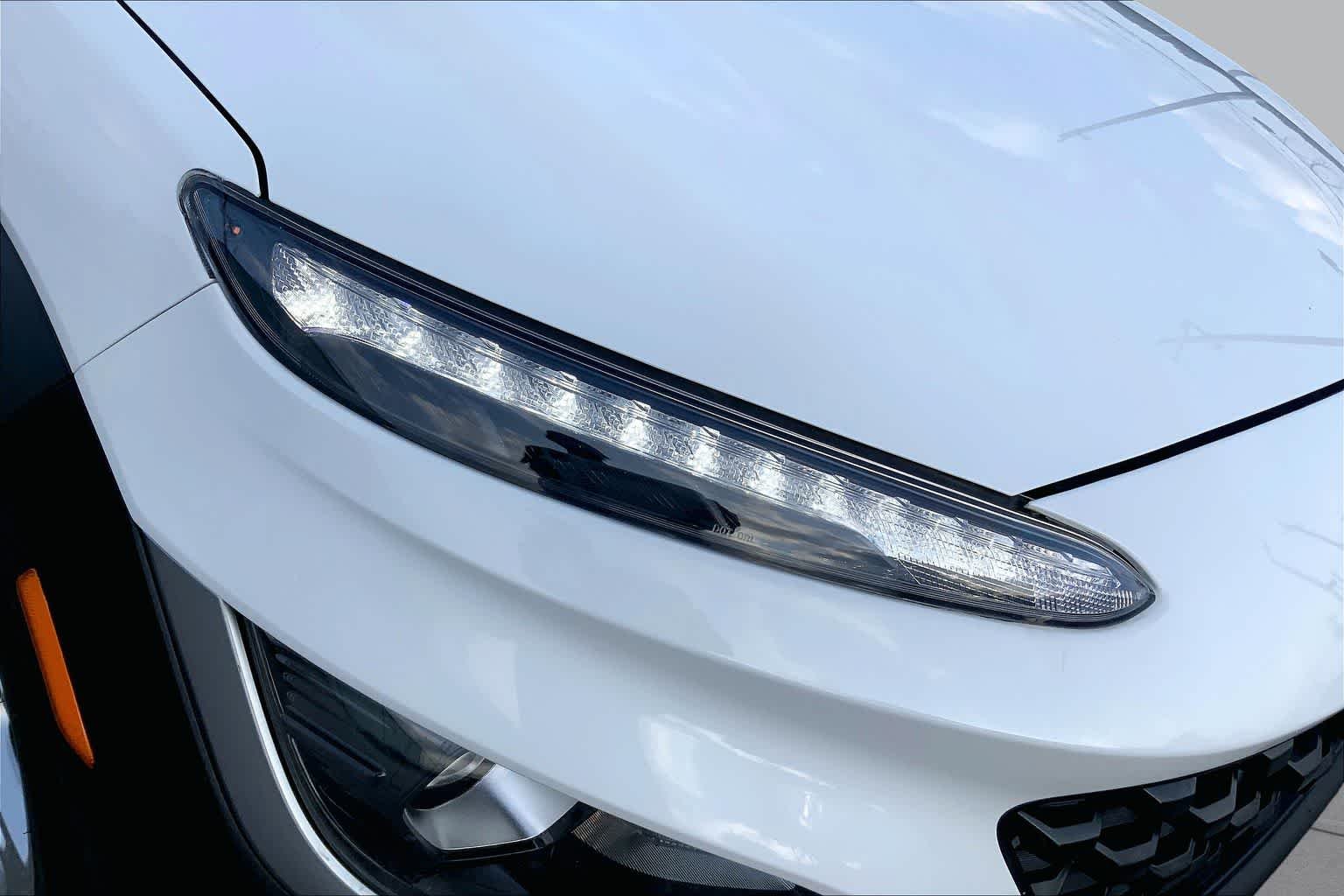 Used 2022 Lunar White Hyundai SEL image 28
