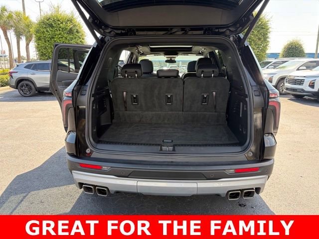 Used 2025 Mosaic Black Metallic Chevrolet LT image 17