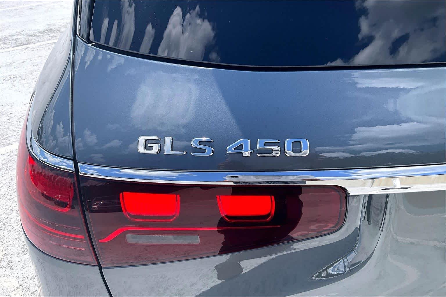Used 2024 Selenite Grey Metallic Mercedes-Benz GLS 450 image 31