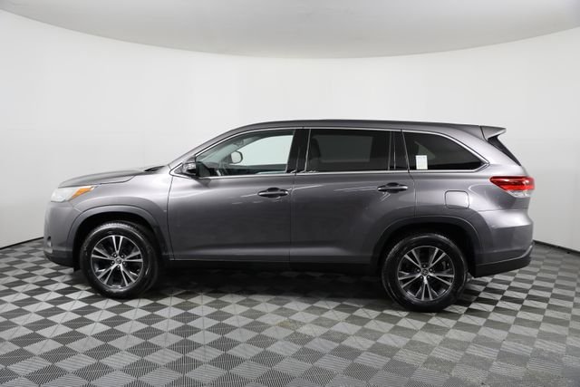 2019 Toyota Highlander LE - Photo 24