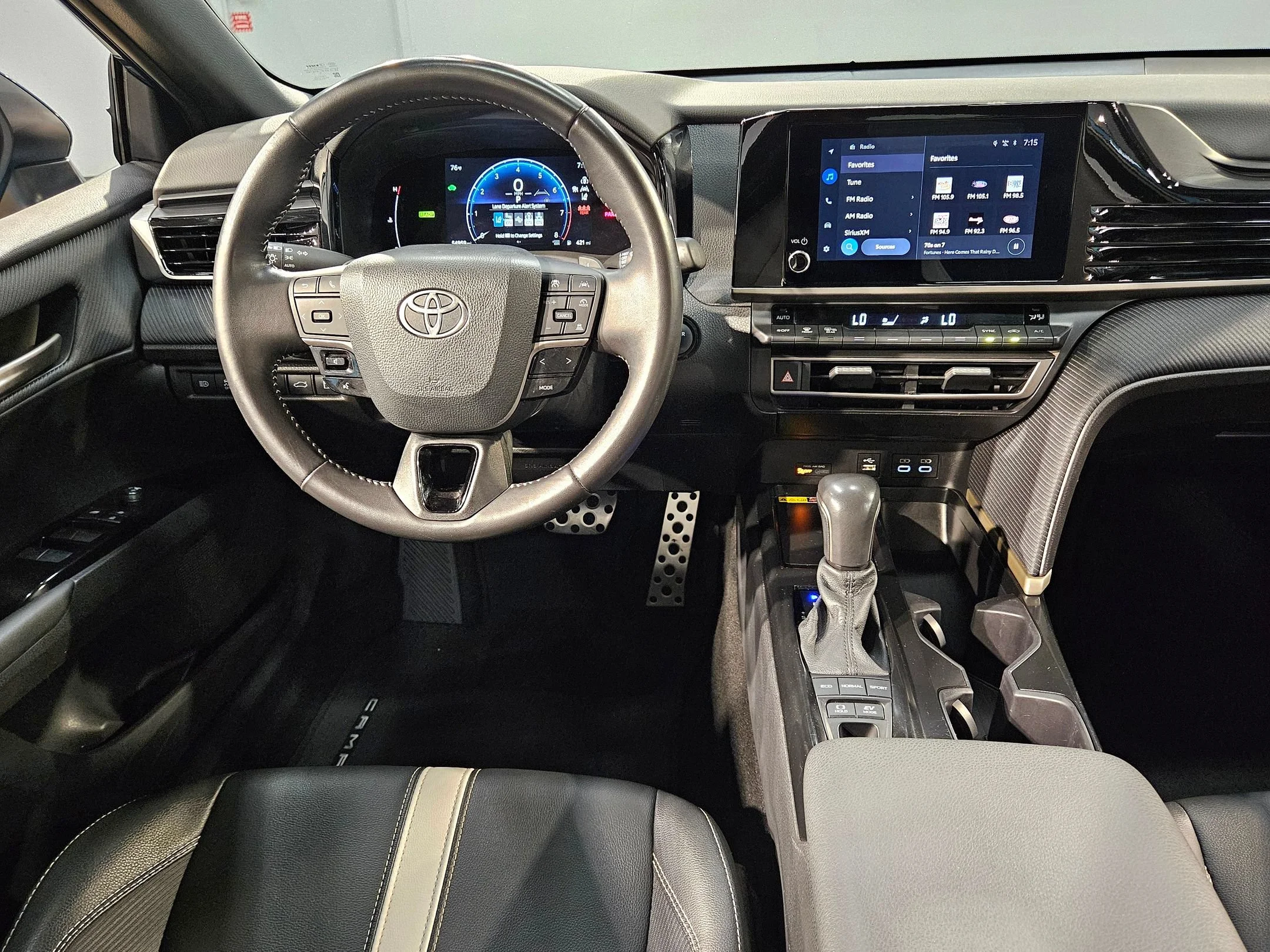 Used 2025 Ocean Gem Toyota SE image 9