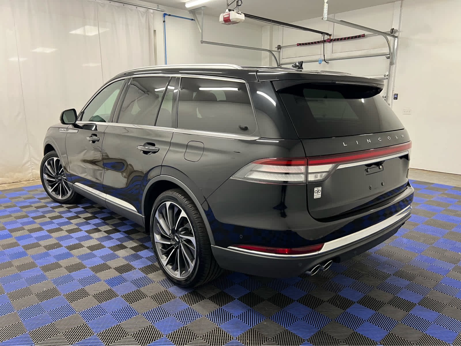 Used 2020 Infinite Black Metallic Lincoln Reserve image 7