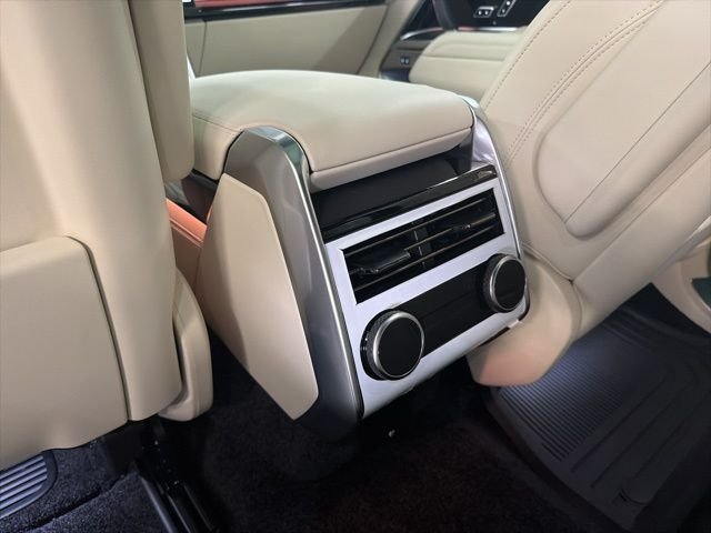 New 2026 Eiger Grey Land Rover SE image 17